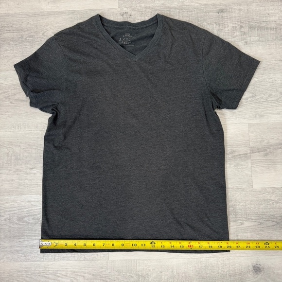J. Crew Men's Slim Washed Gray V-Neck Shirt Size L - Picture 9 of 17